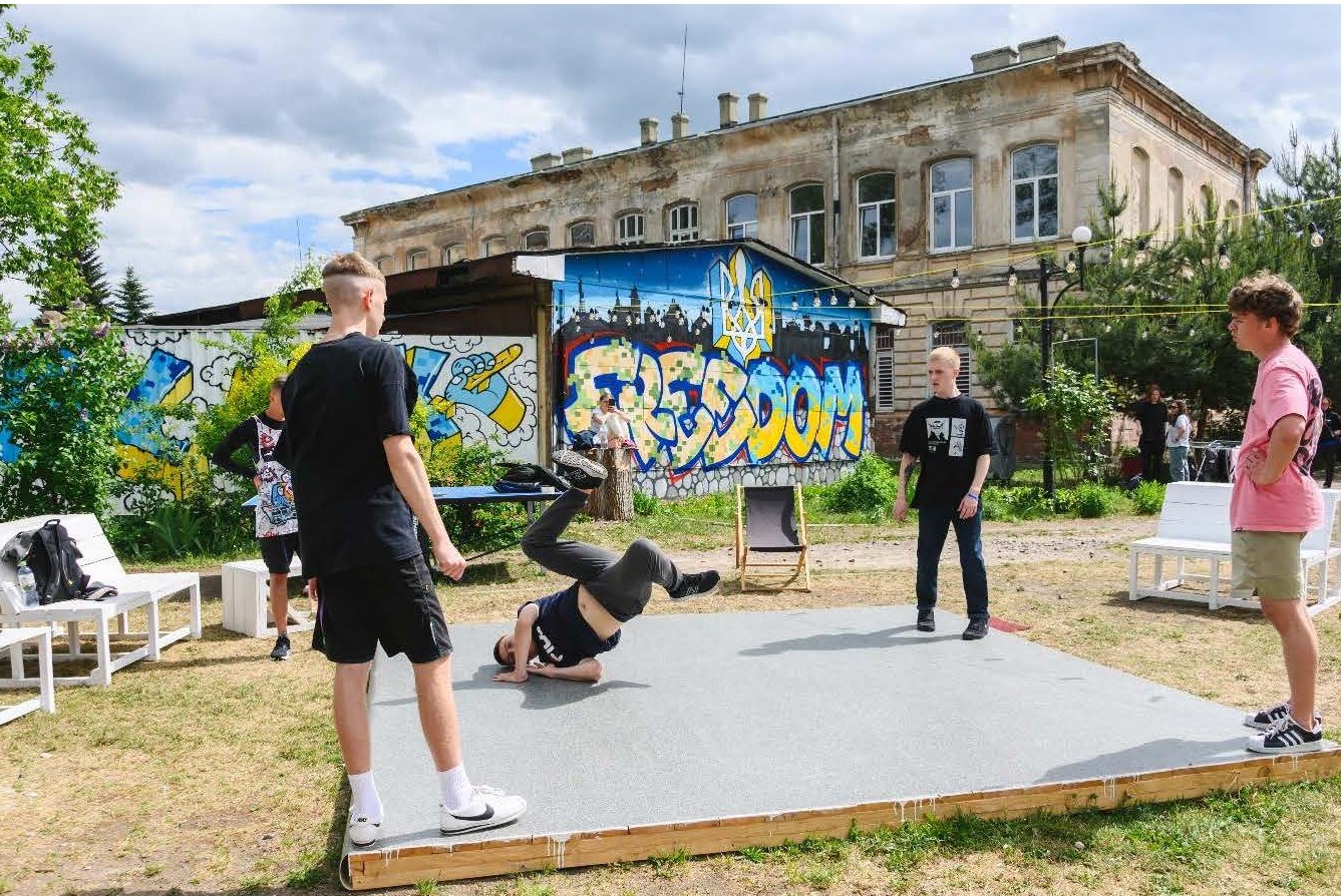 Хто і як живе у прихистку Urban Camp, який створили чемпіони вуличних культур із Харкова (фоторепортаж)